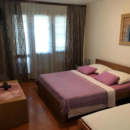 In With Sea View, Terrace, Air Conditioning, Wi-fi Daire Sveti Filip i Jakov