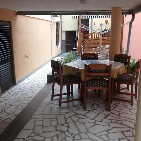 In With Sea View, Terrace, Air Conditioning, Wi-fi Daire Sveti Filip i Jakov