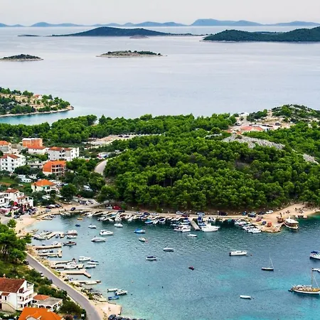 In With Sea View, Terrace, Air Conditioning, Wi-fi Daire Sveti Filip i Jakov